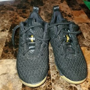 Nike lebron girl shoes